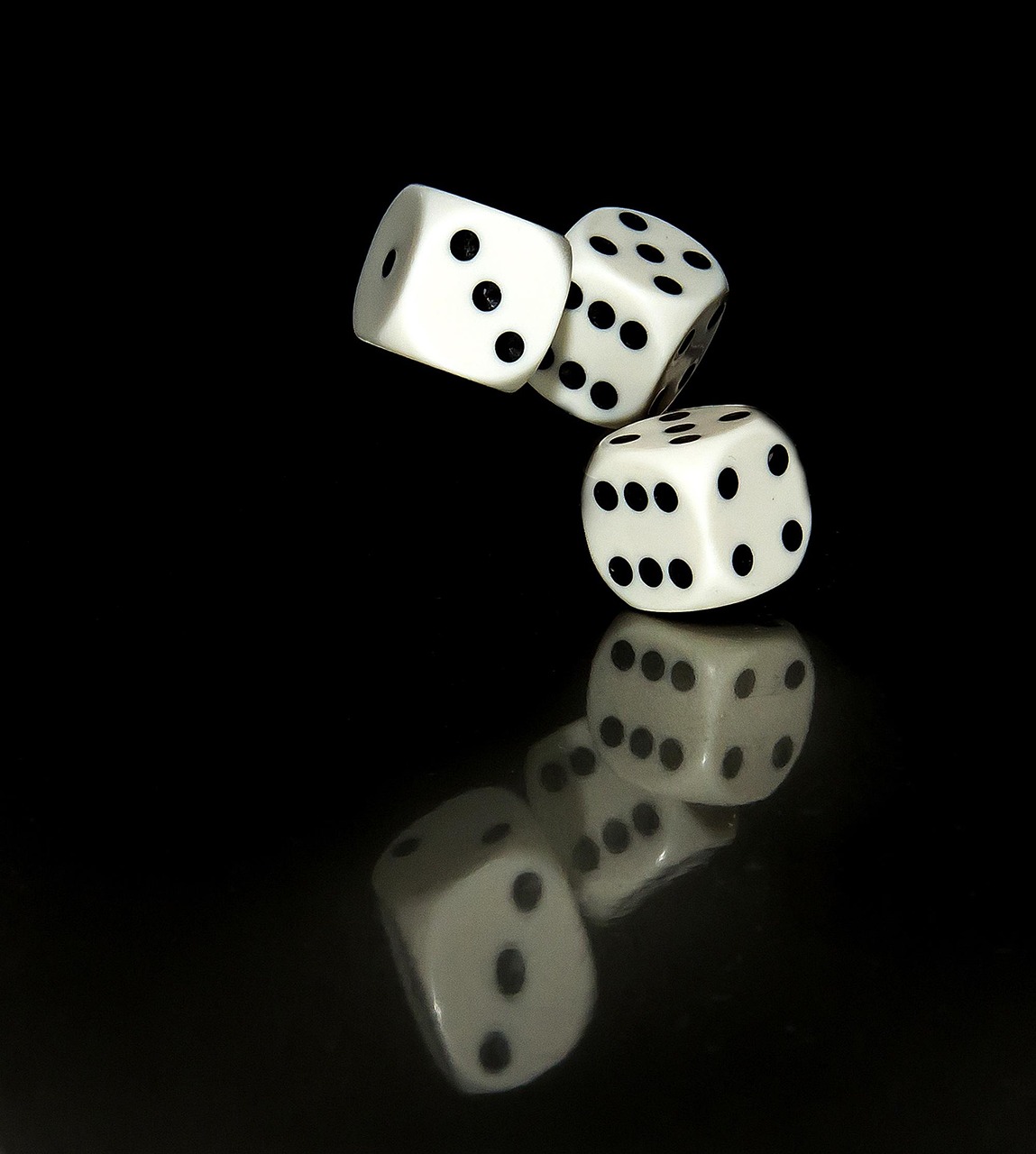 die, danger, game of chance, risk, poker, luck, game, reflection, mirror, white, dots, play, pleasure